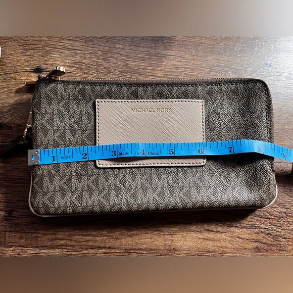 Michael kors zippered Brown and tan 2 zippered wallet/wristlet - Picture 15 of 16